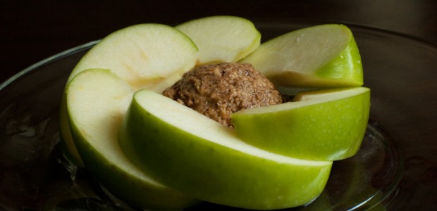 #htmlcaption_2292 Green Apple Slices with Almond Butter